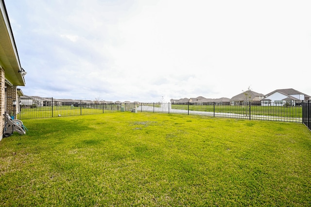 view of yard featuring a water view