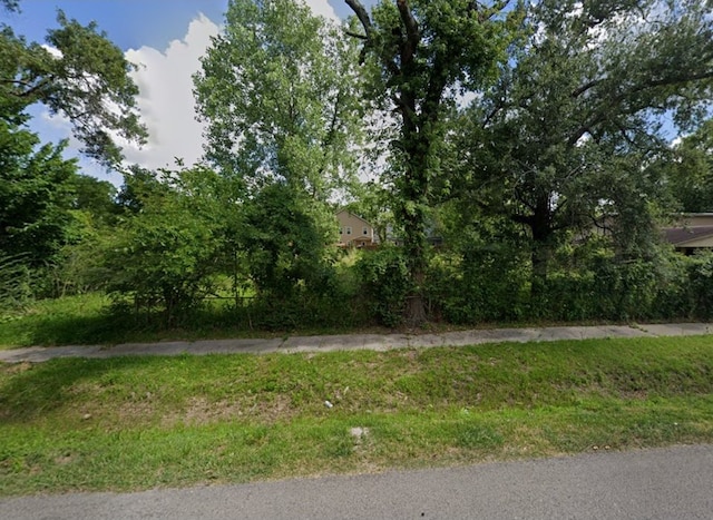 Listing photo 2 for 8214 Locksley Rd, Houston TX 77078