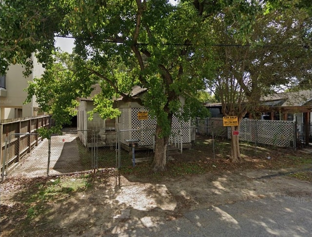 Listing photo 2 for 5845 Darling St, Houston TX 77007