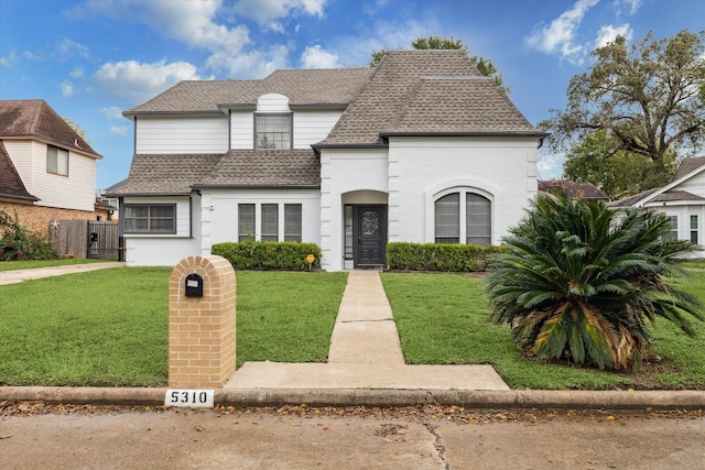 view of front facade with a front yard