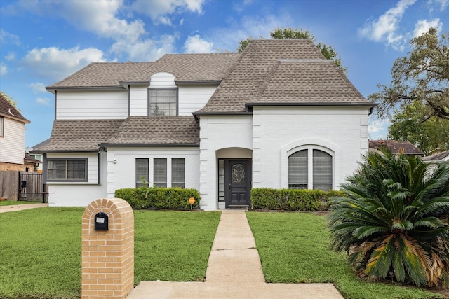 view of front facade featuring a front yard