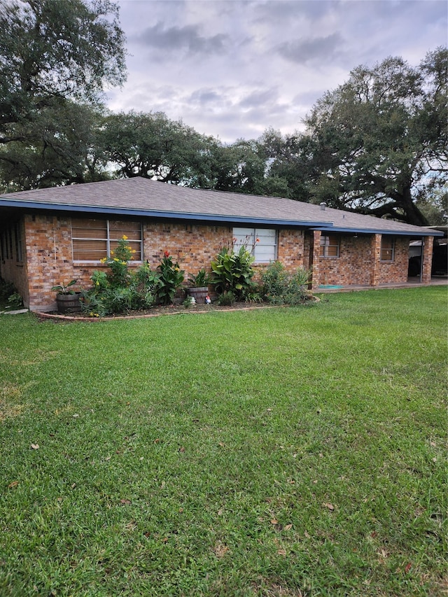 exterior space featuring a front yard