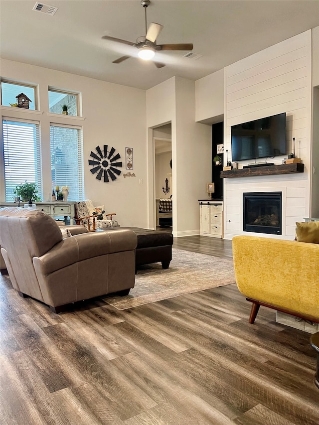 living room with hardwood / wood-style flooring and ceiling fan