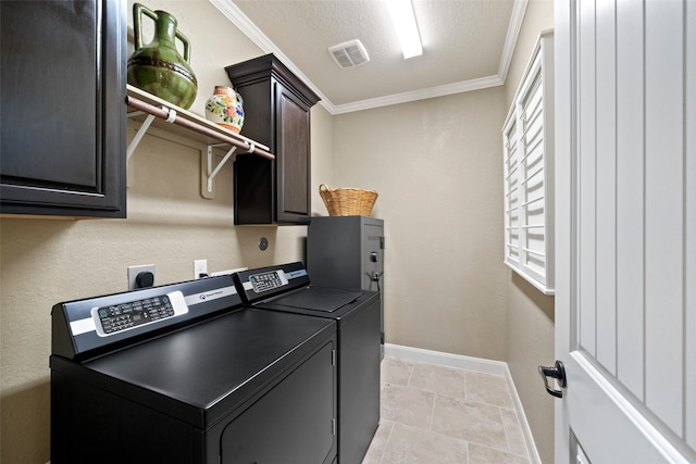 laundry room featuring a textured ceiling, cabinets, crown molding, and independent washer and dryer