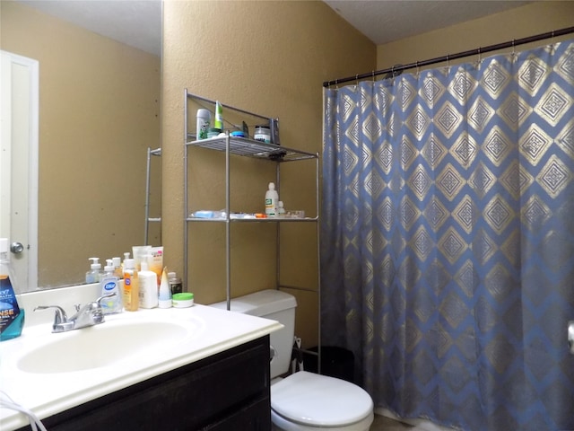 bathroom with a shower with shower curtain, vanity, and toilet