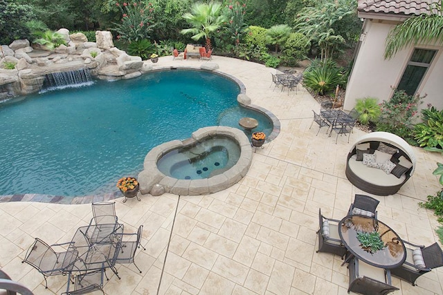 view of swimming pool featuring an in ground hot tub and a patio area