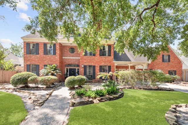 colonial inspired home featuring a front yard