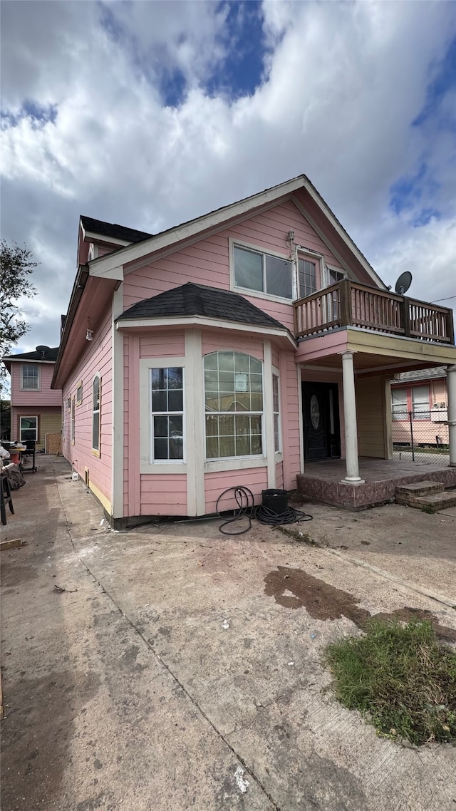 view of front of property featuring a patio