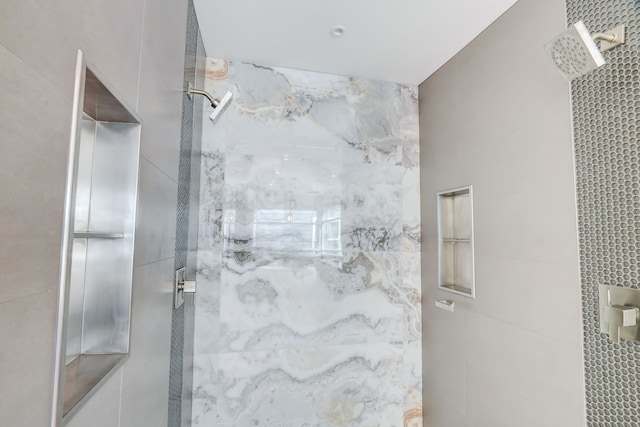 bathroom featuring a tile shower