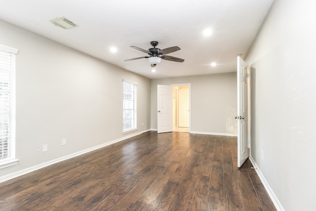 unfurnished room with dark wood-type flooring and ceiling fan