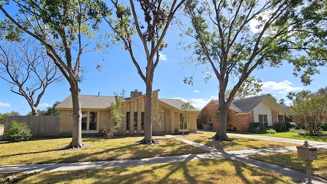 ranch-style house featuring a front lawn