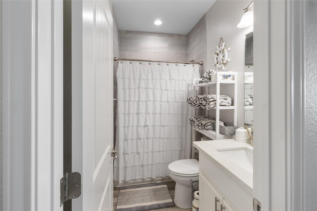 1286 Lagoon Dr, Crystal Beach, TX 77650 - bathroom featuring toilet, vanity, and recessed lighting