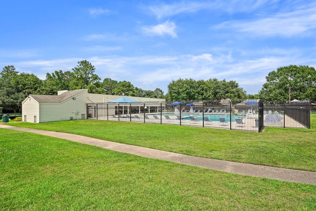 view of swimming pool featuring a yard