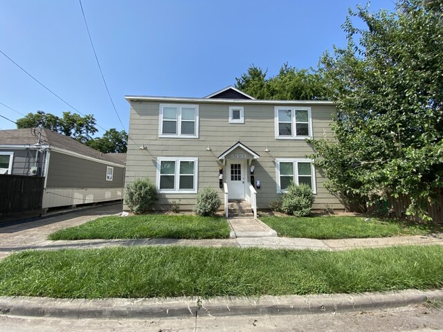 view of front property