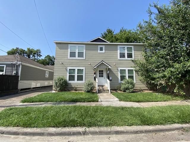 front of property with a front lawn