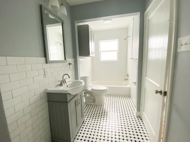 5331 Bell St, Houston, TX 77023 - full bathroom featuring vanity, toilet, and tiled shower / bath combo
