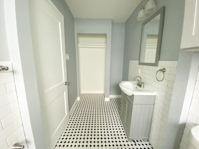 5331 Bell St, Houston, TX 77023 - bathroom featuring vanity, backsplash, and toilet