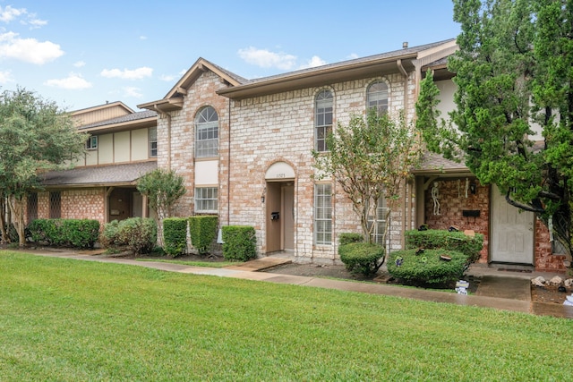 view of front of house with a front lawn