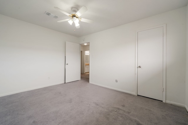 unfurnished room with carpet flooring and ceiling fan