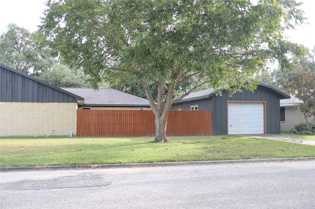 exterior space featuring a yard