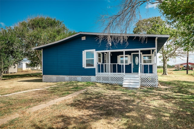 view of front facade with a front lawn