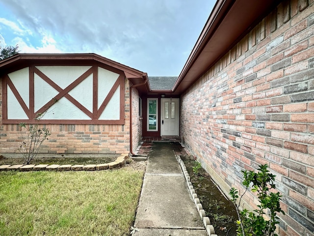 entrance to property with a yard