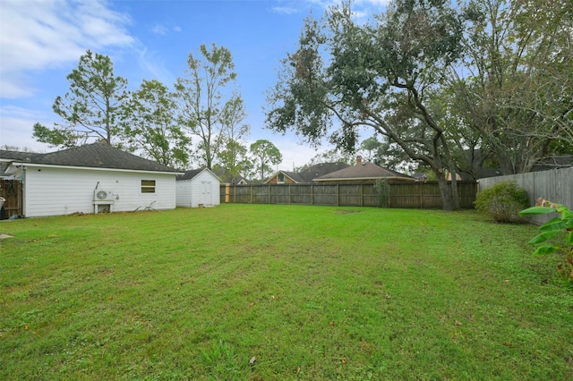 view of yard featuring a shed