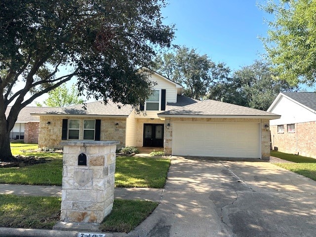 view of front of house featuring a front lawn and a garage