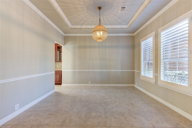 spare room featuring a raised ceiling, crown molding, and an inviting chandelier