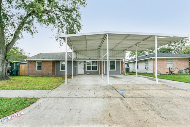 view of front of house with a front yard and a carport