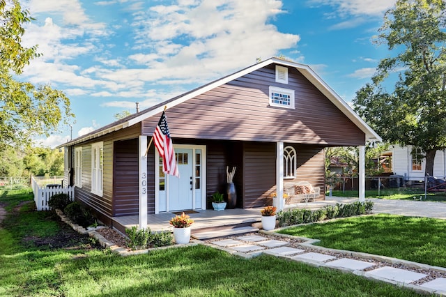 bungalow-style home featuring a front lawn and covered porch