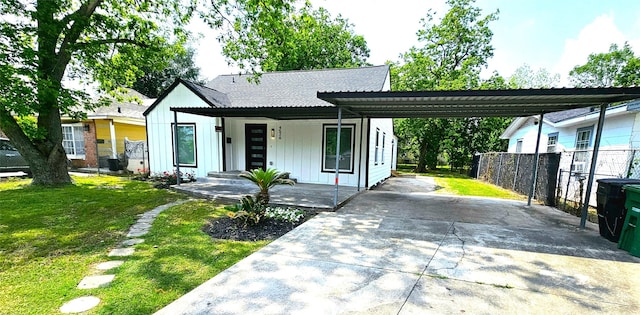 4526 Dixie Dr, Houston, TX 77021 - view of front of property featuring concrete driveway, board and batten siding, and a porch