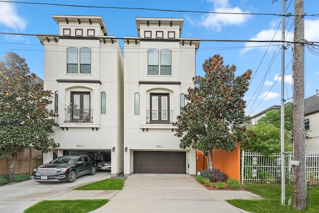 view of front facade featuring a garage