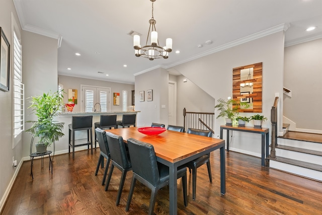 dining area featuring dark hardwood / wood-style flooring, a chandelier, and crown molding