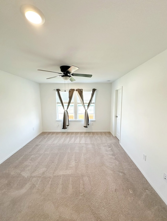 unfurnished room with light carpet and ceiling fan