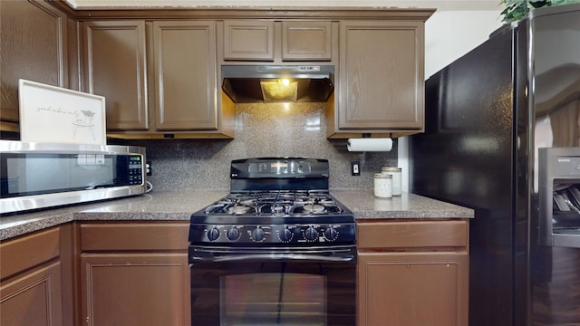 kitchen with black appliances and decorative backsplash