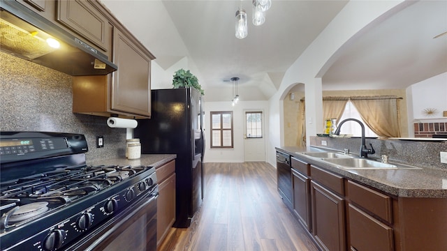 kitchen with black appliances, plenty of natural light, sink, and tasteful backsplash