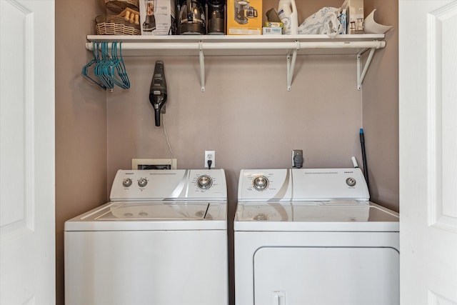 laundry area featuring washer and clothes dryer