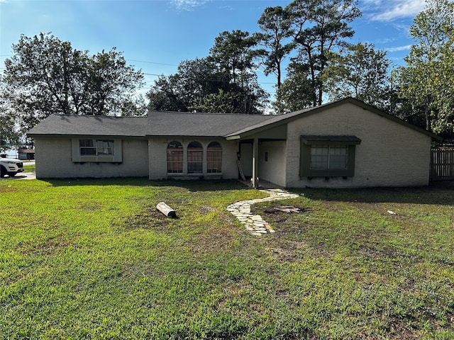 single story home featuring a front yard