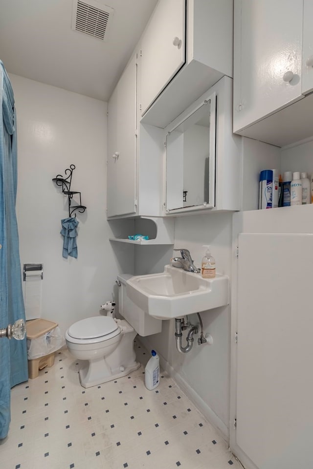 bathroom featuring sink and toilet