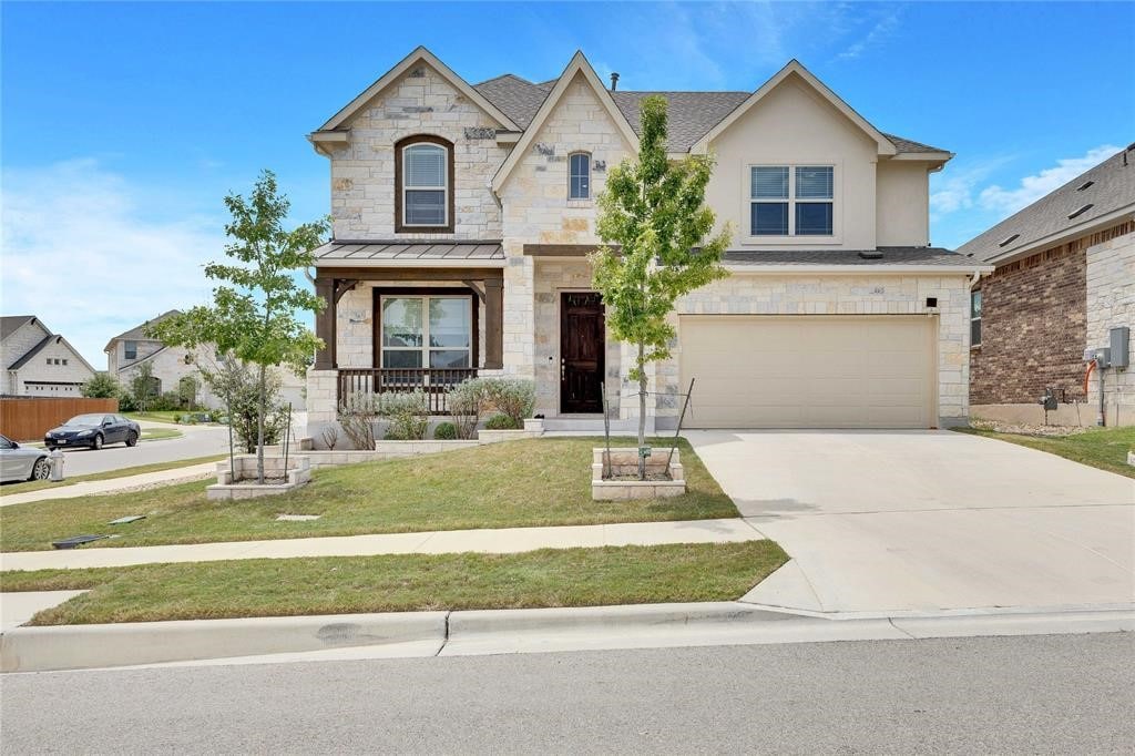 view of front of home featuring a garage and a front yard