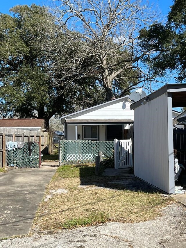 view of front of property