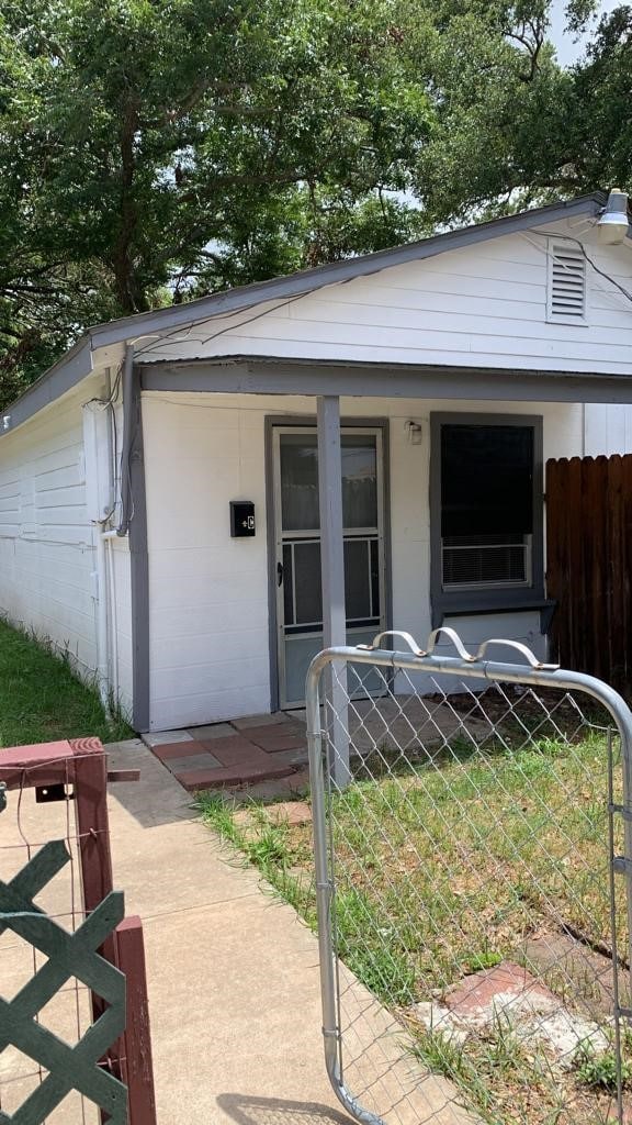 doorway to property with a porch