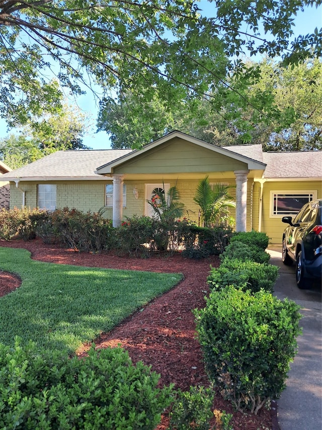 ranch-style home featuring a front yard