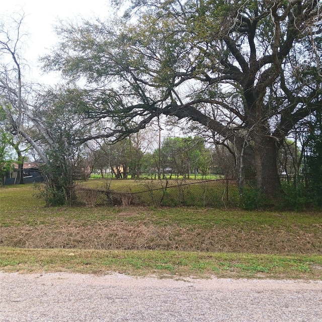 Listing photo 3 for 114 1st Ave N, Texas City TX 77590