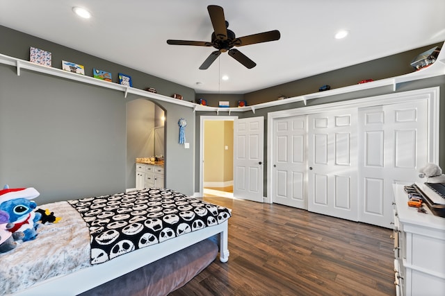 bedroom with dark wood-type flooring, ceiling fan, and a closet