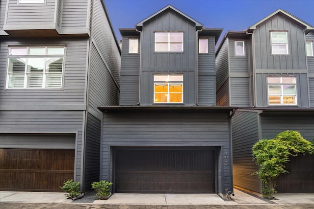 view of front of property featuring a garage