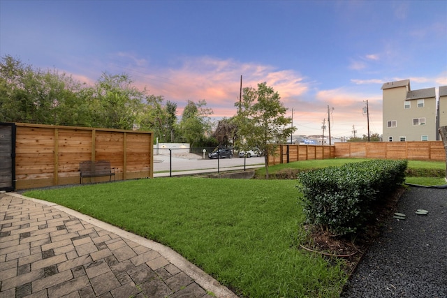 view of yard at dusk