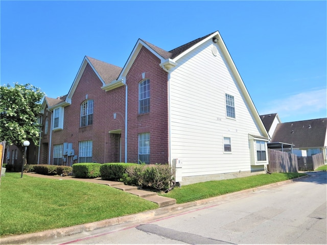 view of side of property featuring a yard