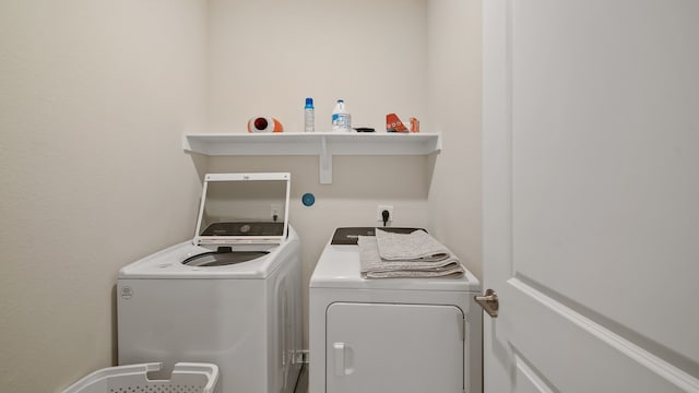 laundry room with washing machine and clothes dryer